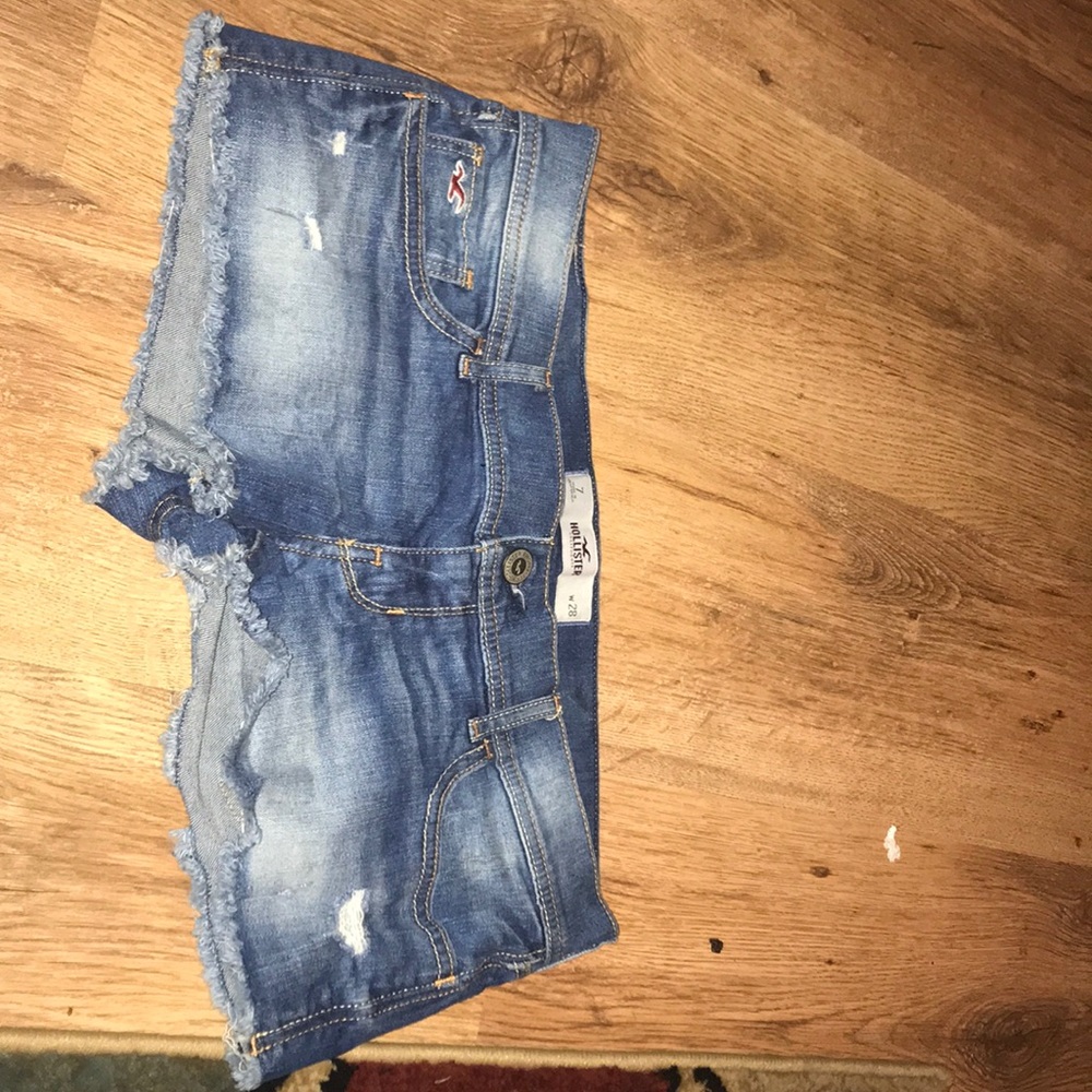 hollister shorts. size 7. NWOT.